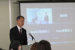 光石理事による開会挨拶の様子