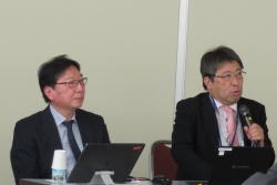 当機構研究開発部 嶌田教授(右)、日本高等教育評価機構 伊藤常務理事・事務局長(左)による講演の様子