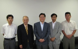 全南大学校一行との集合写真