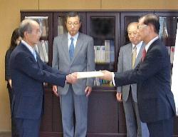 平成21年度学位記伝達式の様子